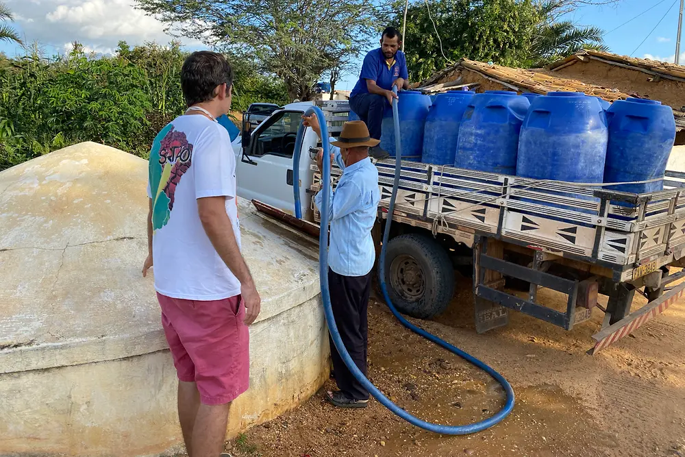 Amigos do Bem, no Brasil, distribuiu 60 mil cestas básicas, 20 mil kits de higiene e conseguiu abastecer cisternas com 25 milhões de litros de água.