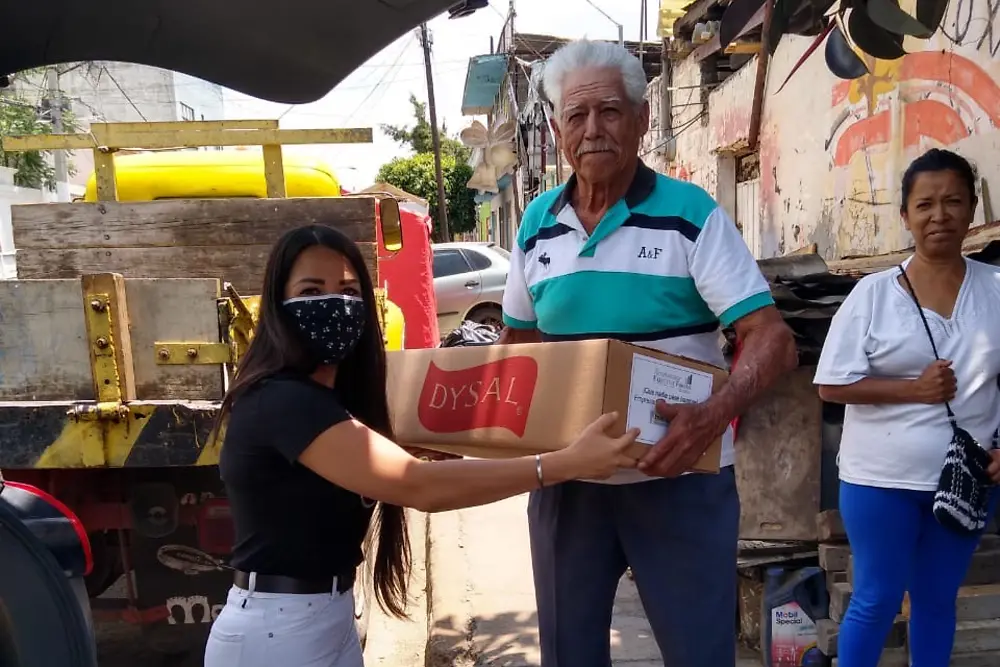 A instituição Dr. Sonrisas, no México, recebeu apoio da Henkel para a distribuição de alimentos para pessoas em situação de vulnerabilidade social.