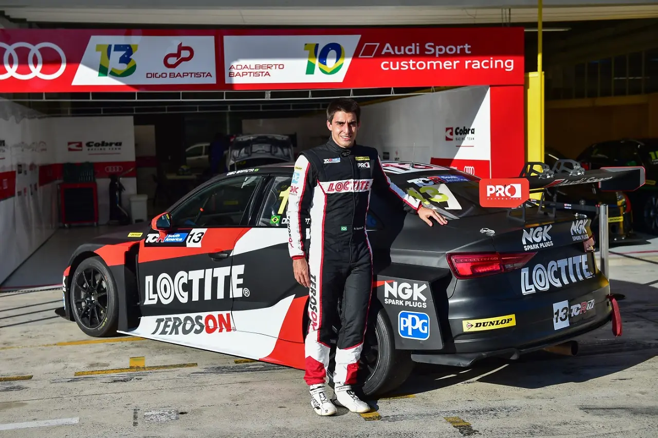 Conhecido como Digo Baptista, o piloto é primo de Bruno Baptista, um dos maiores destaques da nova geração da atual Stock Car.