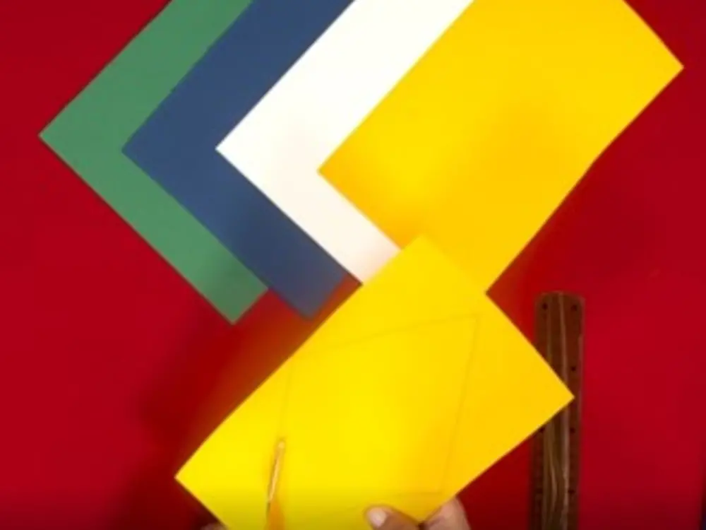 Entre no clima da Copa fazendo bandeiras do Brasil com papel