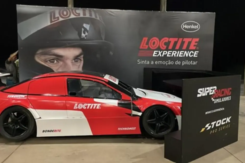 Imagem de um carro Vermelho com a marca Loctite