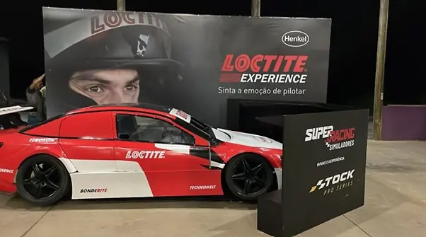 Imagem de um carro Vermelho com a marca Loctite