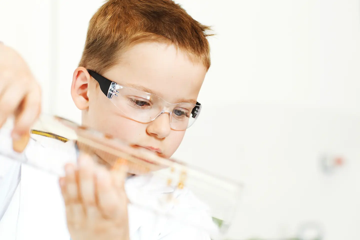 Boy experimenting in the Forschwelt.