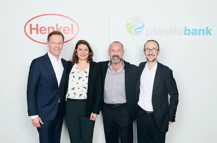 Next step in the partnership of Henkel and Plastic Bank (von links): Jens-Martin Schwärzler (Henkel), Sylvie Nicol (Henkel), David Katz (Plastic Bank), and Bruno Piacenza (Henkel) 